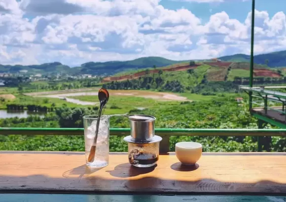 Khám Phá Quán Cafe View Đẹp Bằng Xe Máy Tại Đà Lạt