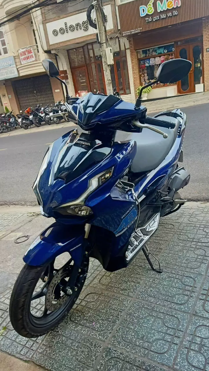 Blue Honda Air Blade motorbike