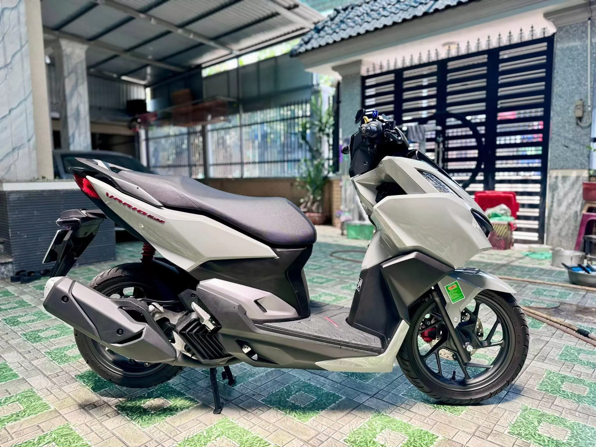 Honda Vario motorbike random color
