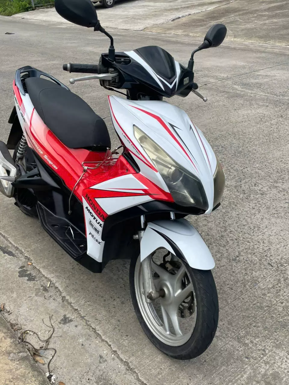 Honda Air Blade red and white motorbike