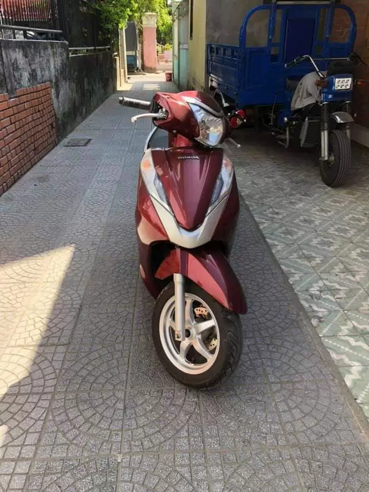Honda Lead burgundy motorbike