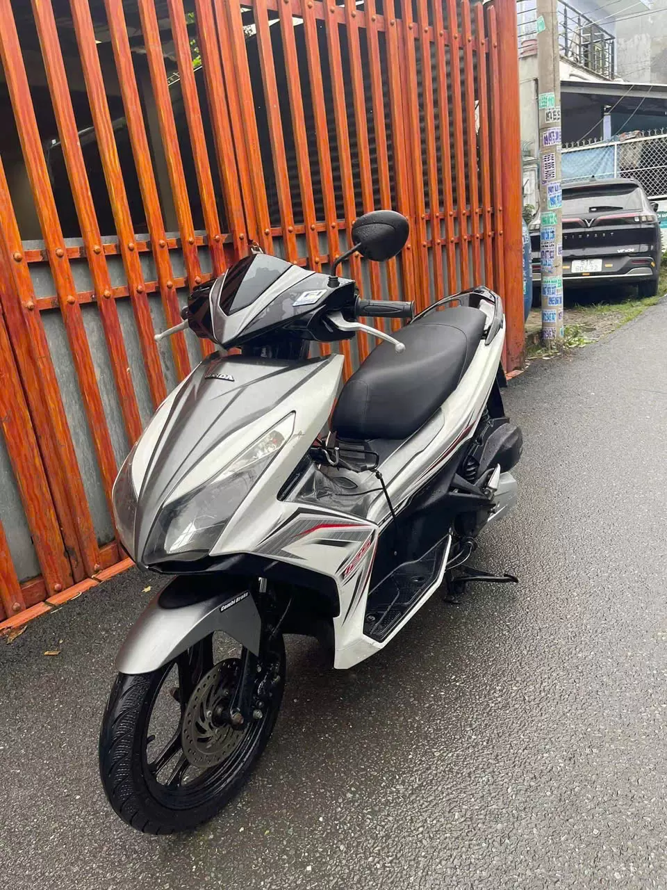 Honda Air Blade matte white motorbike