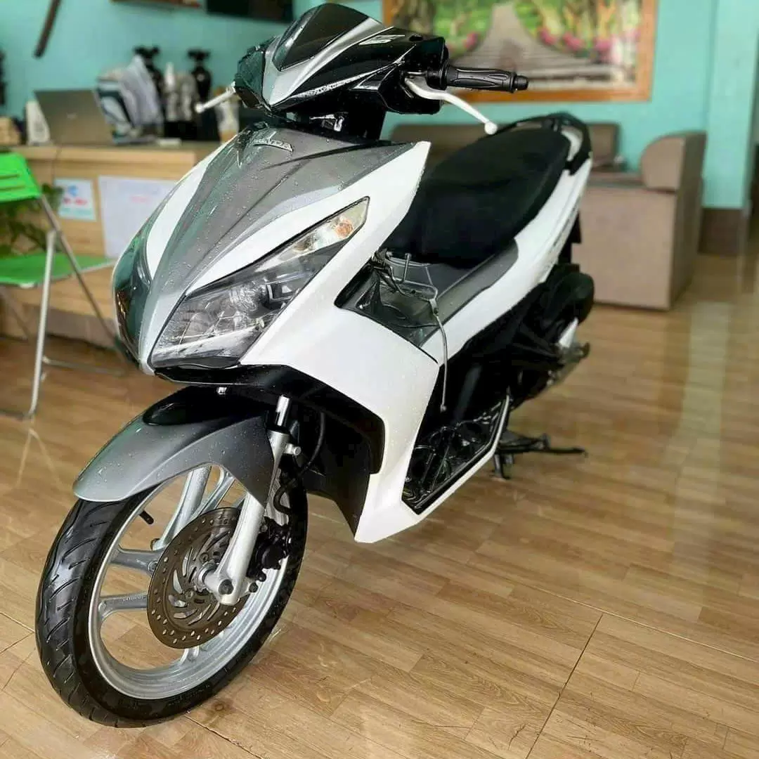 Honda Air Blade matte white motorbike